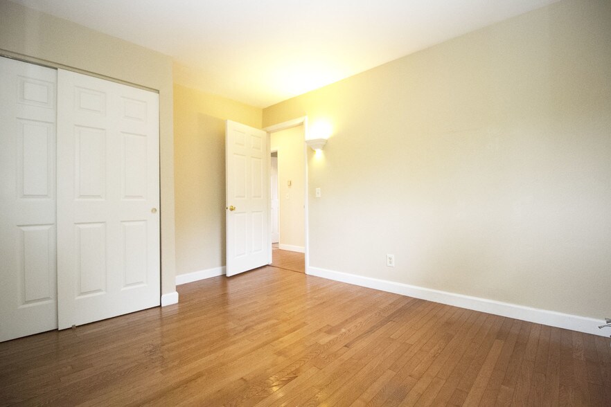 Building Photo - 3757 Dixie Dr