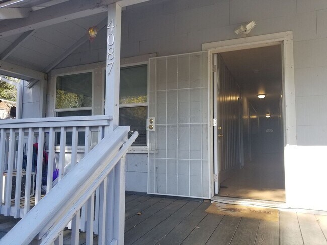 Building Photo - Updated Studio Apartment in Shasta Lake