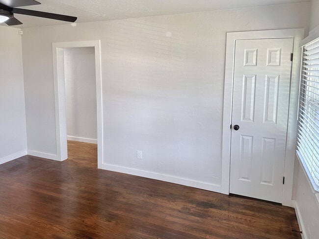 Building Photo - 3221 NE 16th St