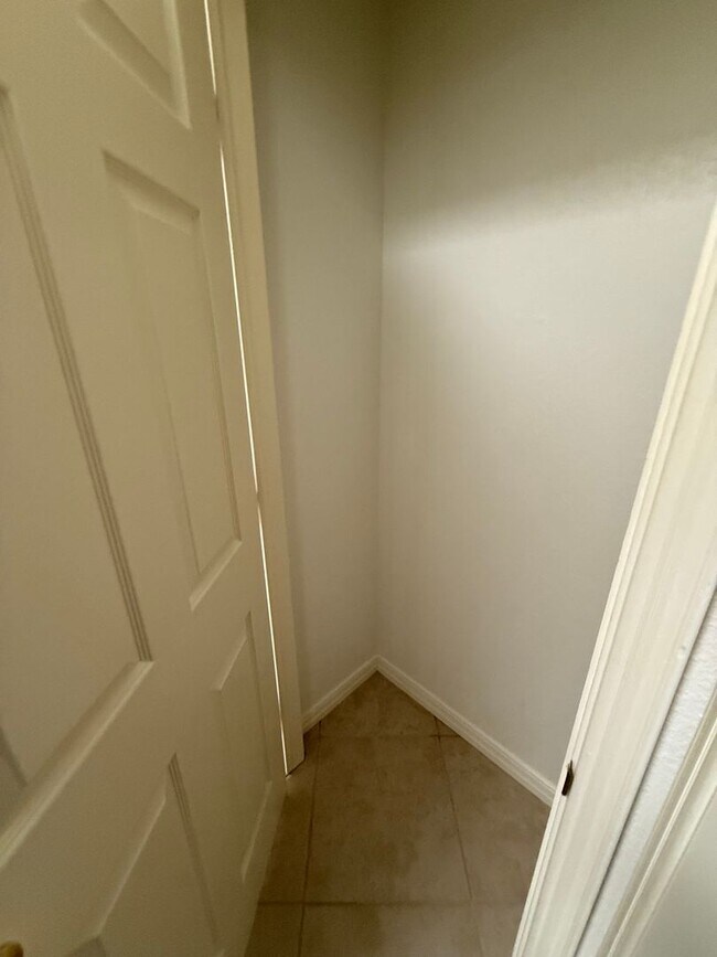 Building Photo - Beautiful 2 Bedroom/2 Bath W/ Office