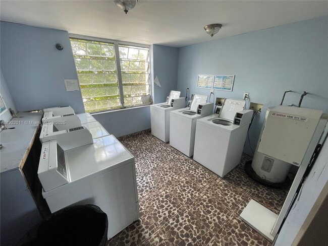 Building Photo - 13455 NE 10th Ave