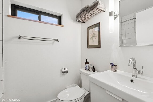 Building Photo - Furnished 2 Bed 2 Bath Columbia Falls Home