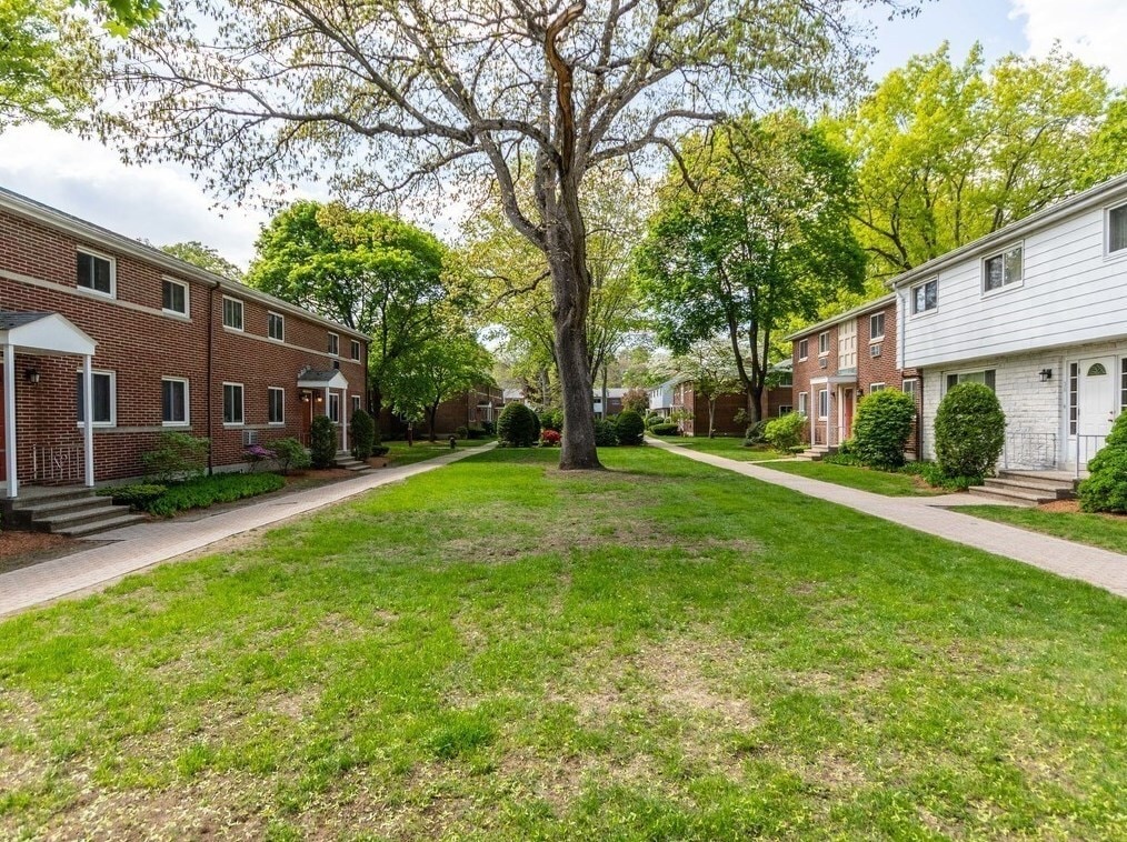 Lawns - 52 Wilson Dr