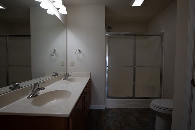 Building Photo - Spacious 3BR Townhome in Harrisburg – First-floor primary bedroom, Garage & Deck!