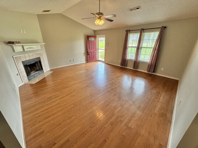 Building Photo - 2037 Ross Ln