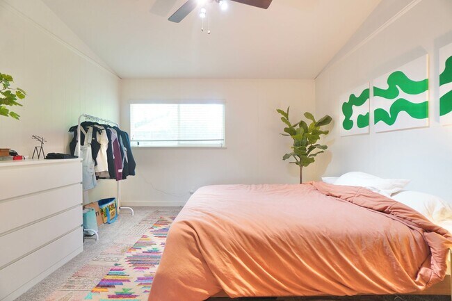 Building Photo - 1117 Mariposa Dr