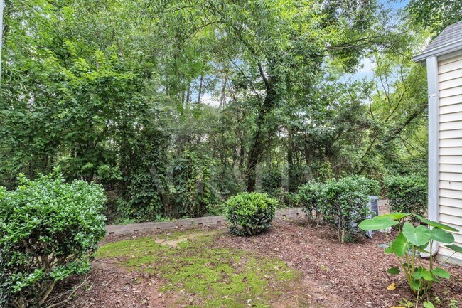 Building Photo - 255 Hampshire Downs Dr