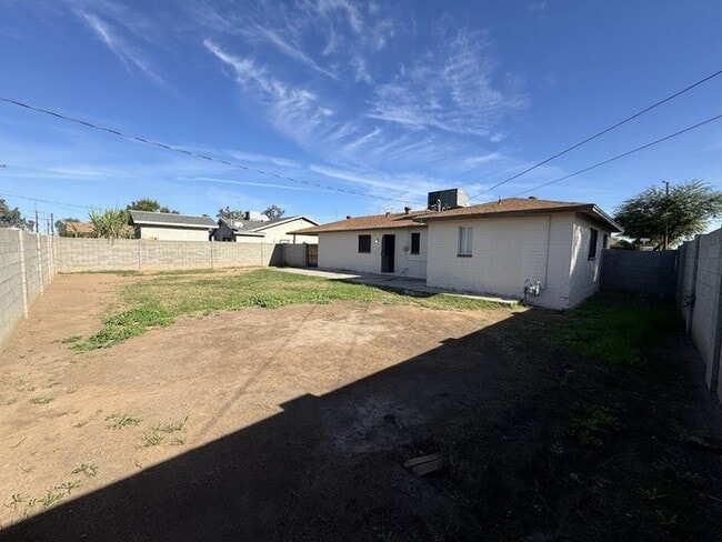 Building Photo - Central Phoenix 3br House