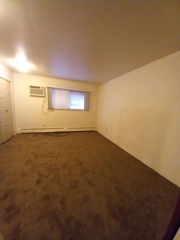Building Photo - 4535 Cadieux Rd