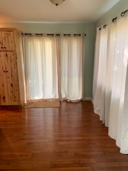 Building Photo - 103 S Fairview Ave