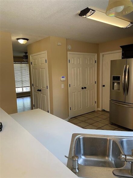 Building Photo - 613 Night Hawk Dr