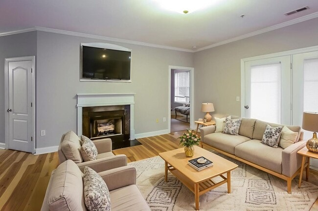 Building Photo - Live in the Heart of Historic Dilworth – W...