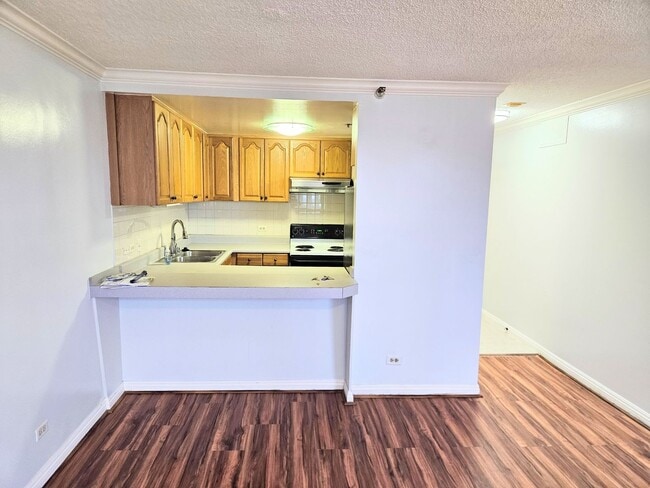 Building Photo - Royal Capitol Place Kakaako 1 Bedroom 1 Ba...