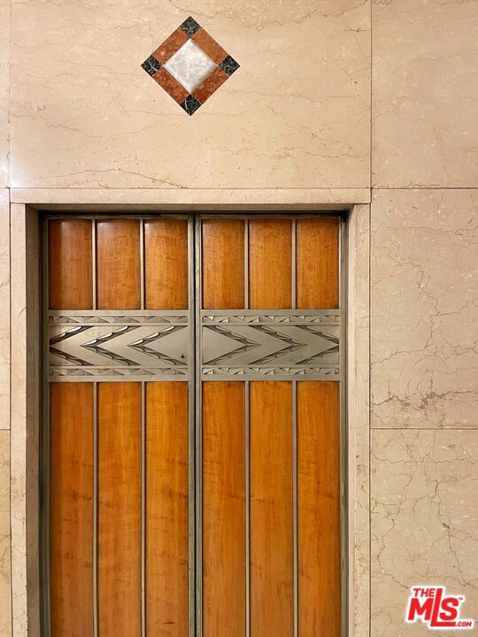 Building Photo - 460 S Spring St