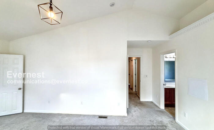 Building Photo - 5300 Folsom Dr