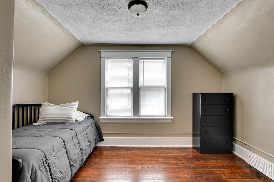 Building Photo - 4663 Marcy St