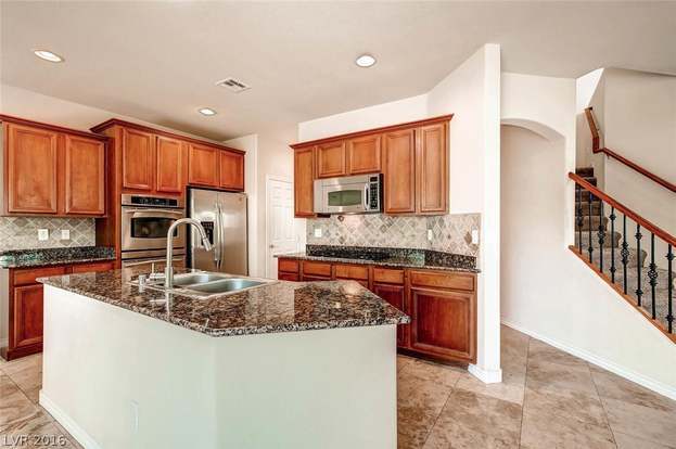 Building Photo - 275 Spectacular St