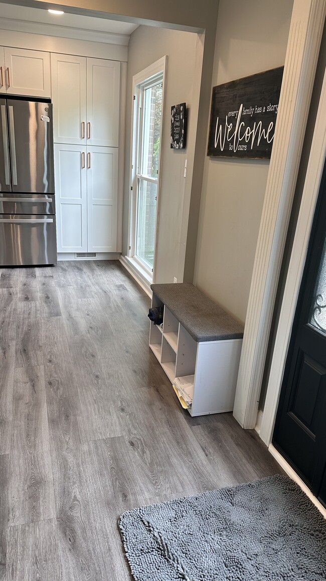 Building Photo - 6718 Deep Creek Dr