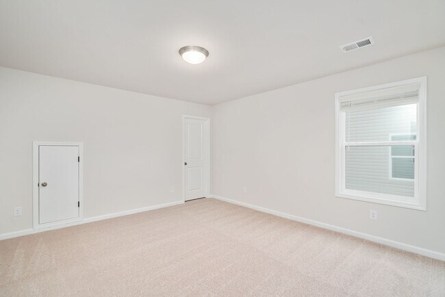 Building Photo - PET FRIENDLY - ENCLOSED FENCE In beautiful Graniteville!  Free Rent promo with qualified lease!!