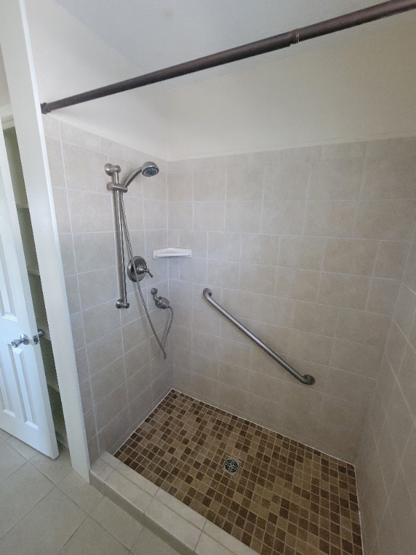 Building Photo - 1127 Ave C NW