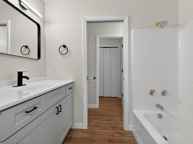 Building Photo - 5502 NE 10th St