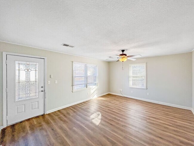 Building Photo - 533 Burkman Dr