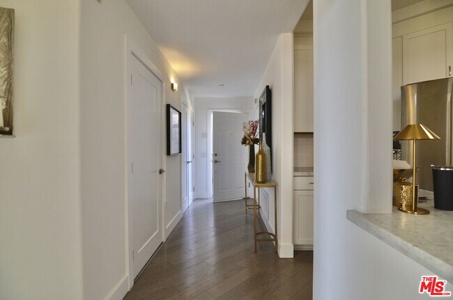 Building Photo - 5703 Laurel Canyon Blvd