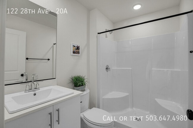 Building Photo - 122 SE 28th Ave