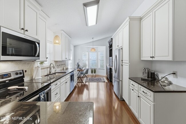 Building Photo - 128 Seminole Rd