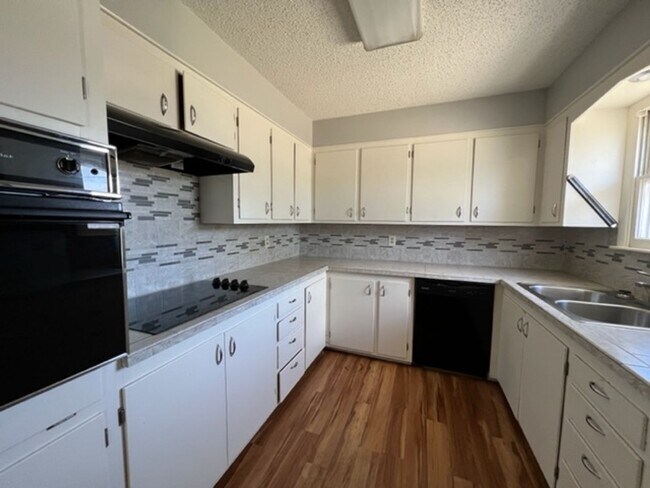 Building Photo - 1479 Beechwood Ln