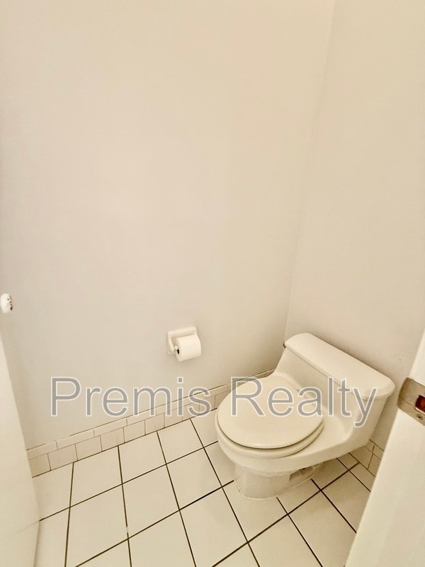 Building Photo - 642 Weathersfield Dr