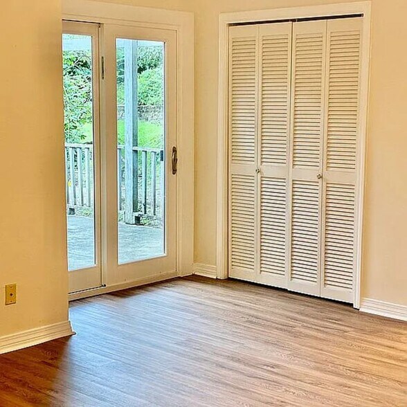 Building Photo - 7221 Lakewood Rd