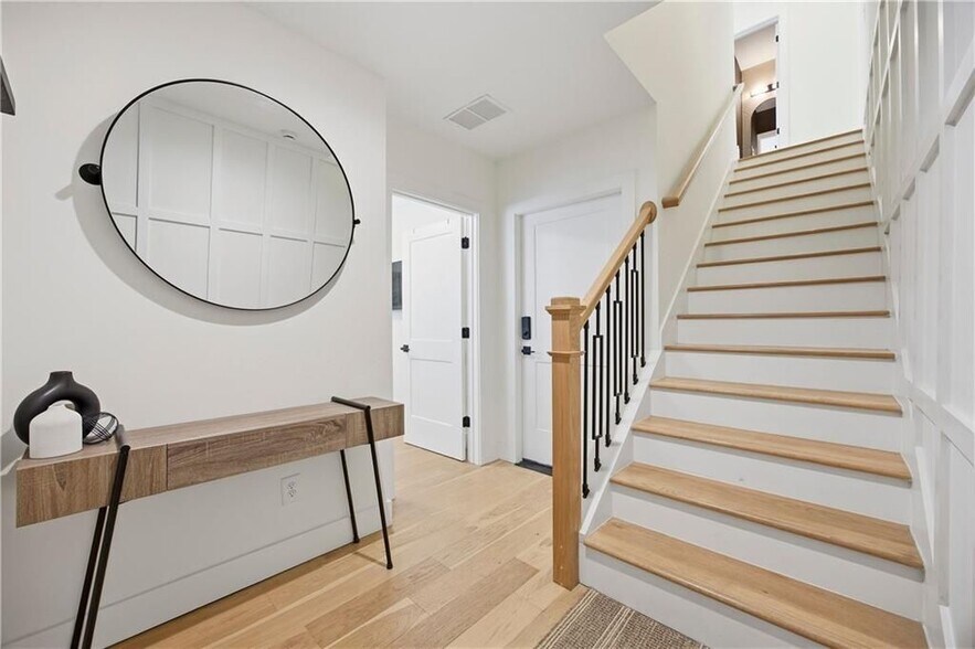 Building Photo - 436 Markham St SW