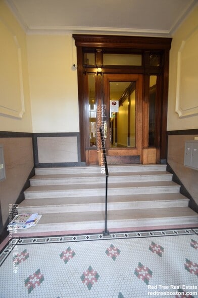 Building Photo - 31 Park Dr