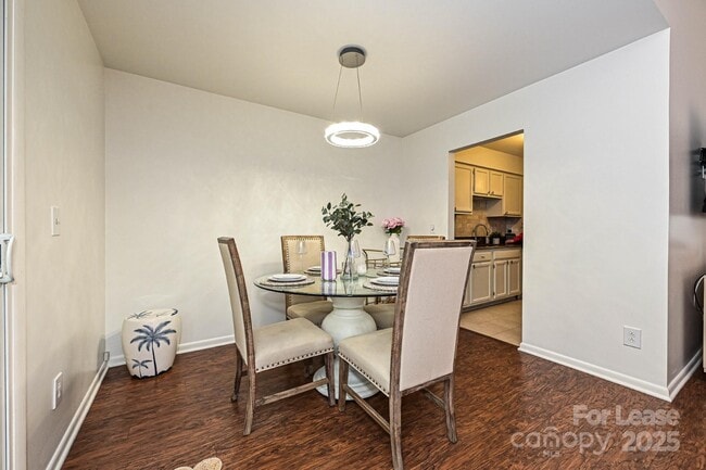 Building Photo - 1077 Sardis Cove Dr