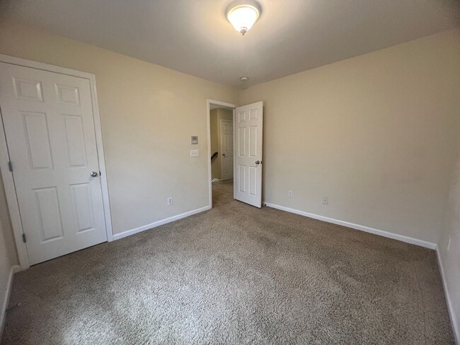 Building Photo - Home for Rent in the Desired Brookview Forest Subdivision