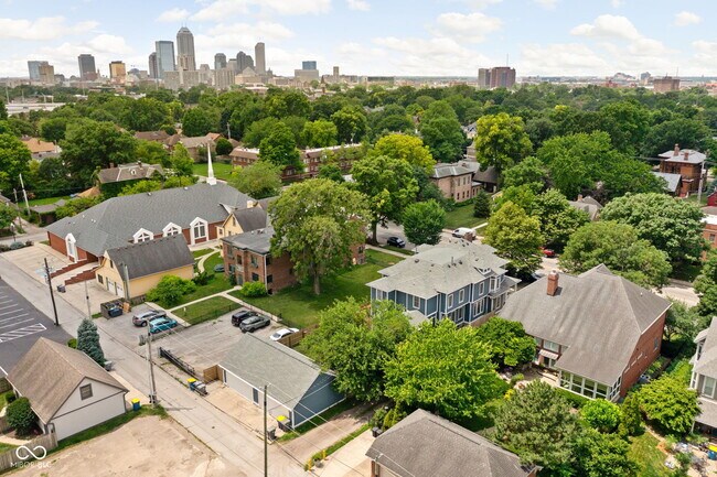 Building Photo - 1531 N College Ave