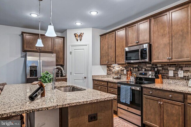 Building Photo - 13950 Englefield Dr