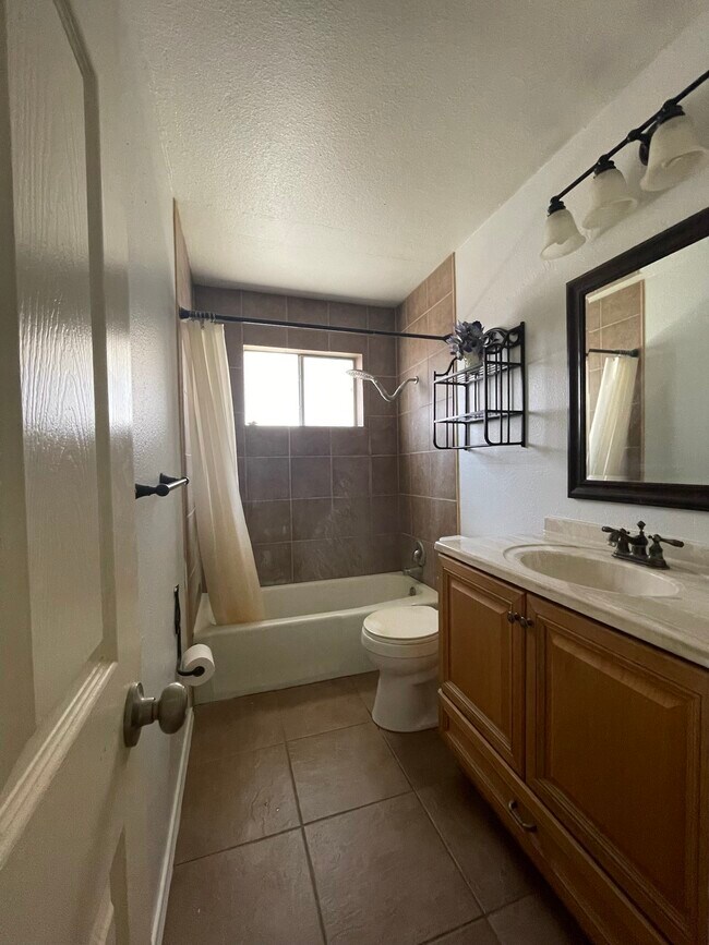 Building Photo - 3103 Sam Houston Dr