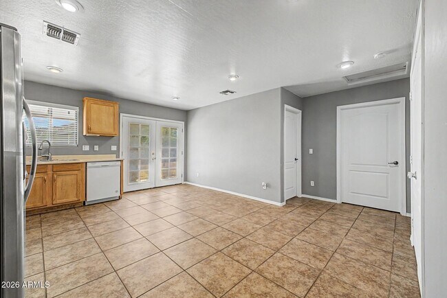 Building Photo - 11207 W Hopi St