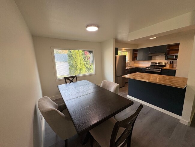 Building Photo - 4 bed 3 Bath Near Downtown CDA