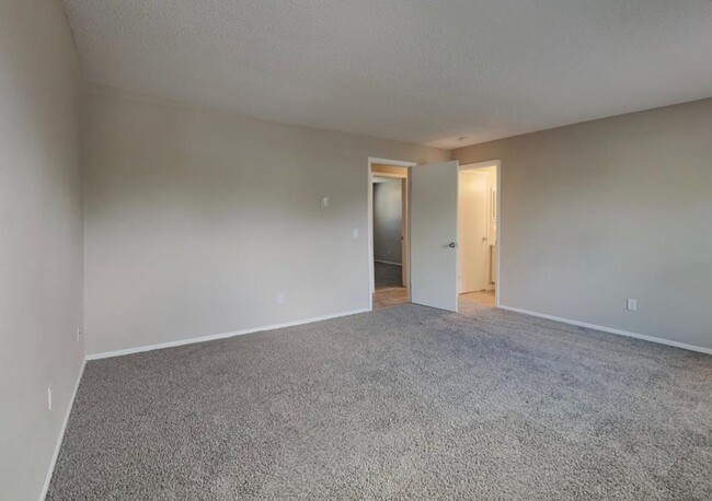Building Photo - 10964 Elm Dr