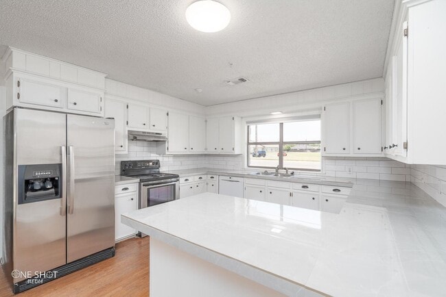 Building Photo - 951 Kenwood Dr