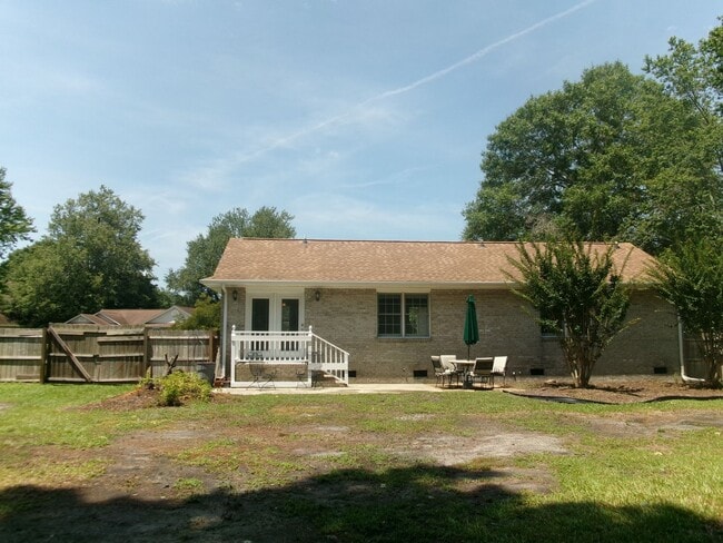 Building Photo - 2 bedroom,2 bath home in Meadowoods commun...