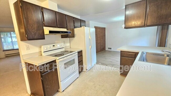 Building Photo - 2870 SE Colusa Ave