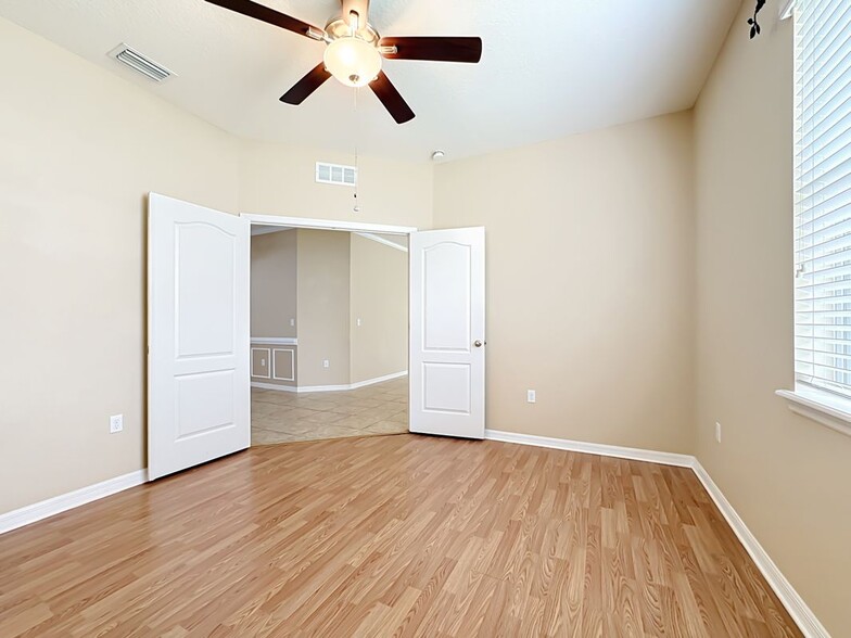 Building Photo - 7434 Surrey Pines Dr
