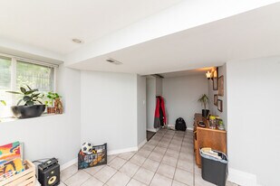 Building Photo - 2833 N Albany Ave