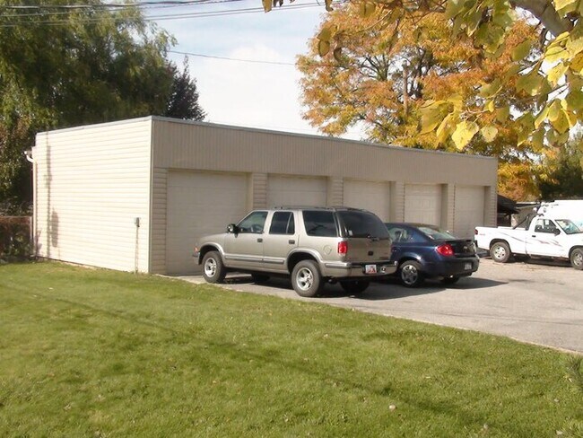 Building Photo - Large Bountiful 2 Bed with Garage