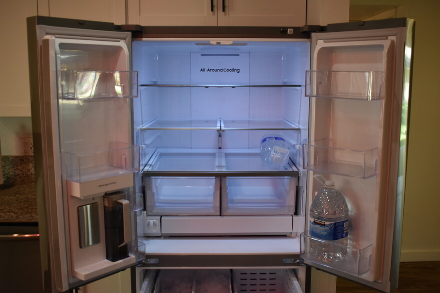 New Fridge With Water and Ice Dispenser - 6819 N 12th St