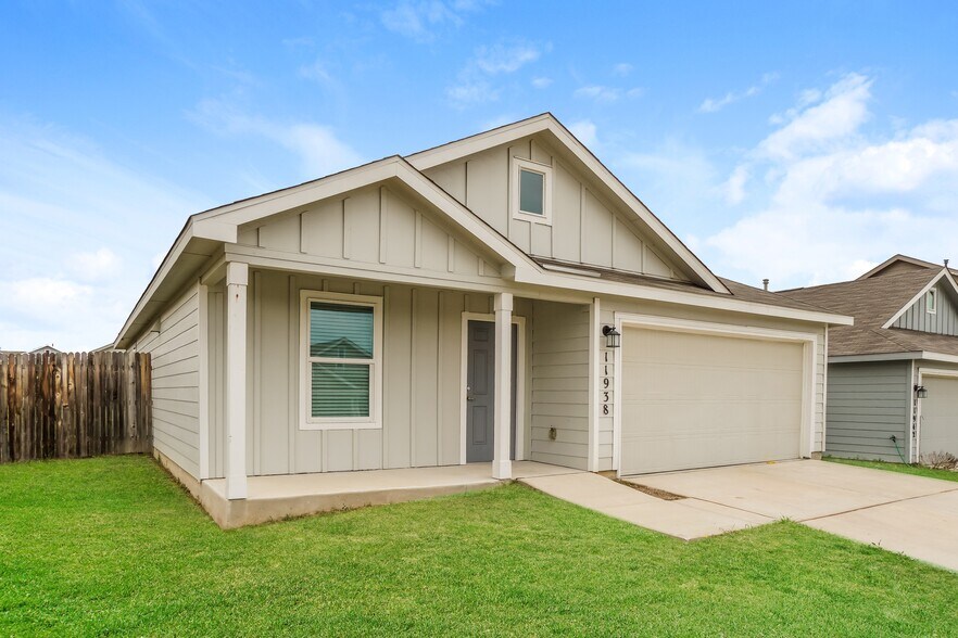 Building Photo - 11938 Fuzzy Path